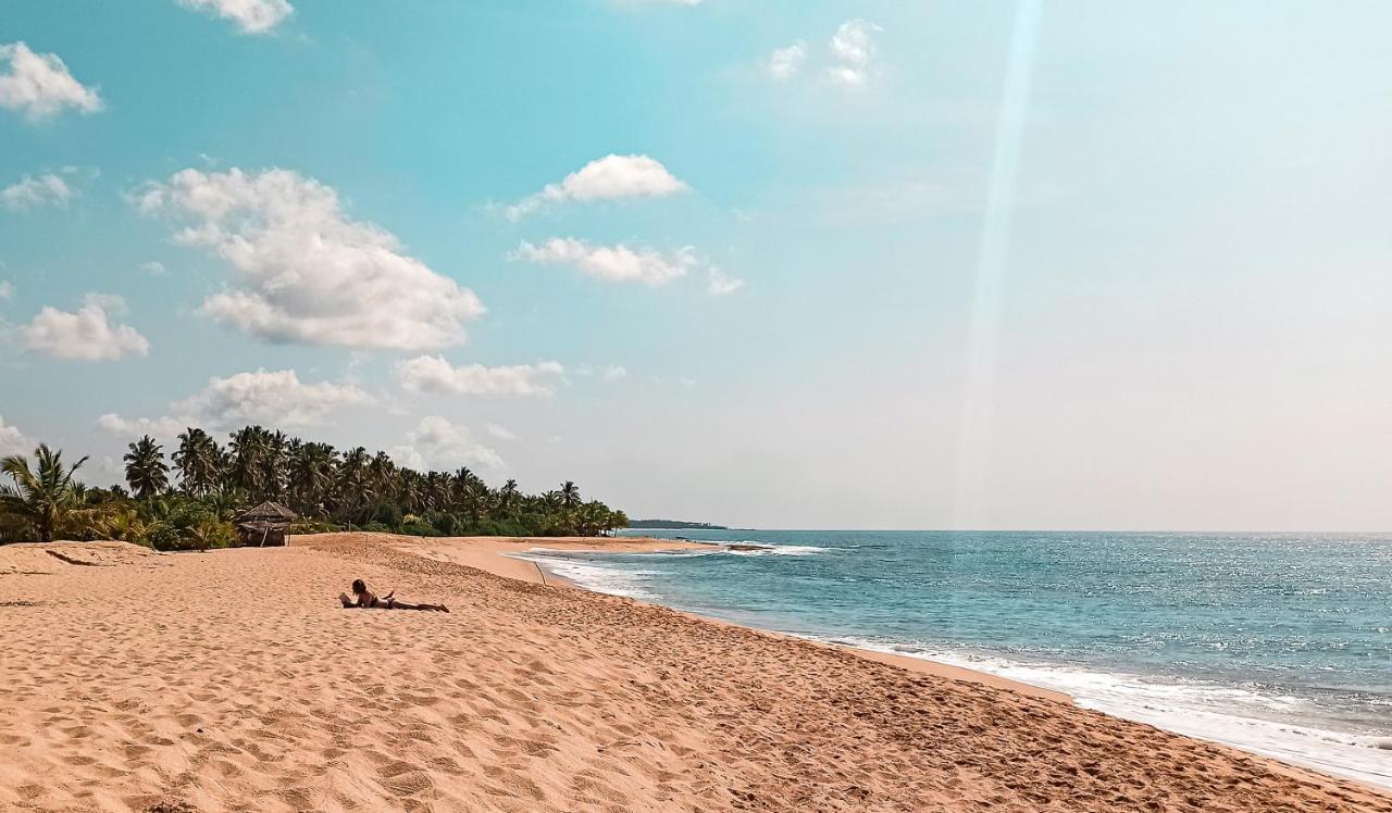 Lagoon Paradise Beach Resort Тангале Екстериор снимка